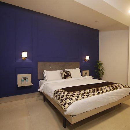 Virohaa Garden Hotel Газиабад Экстерьер фото
