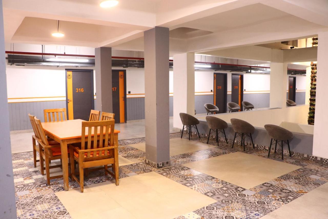 Virohaa Garden Hotel Газиабад Экстерьер фото