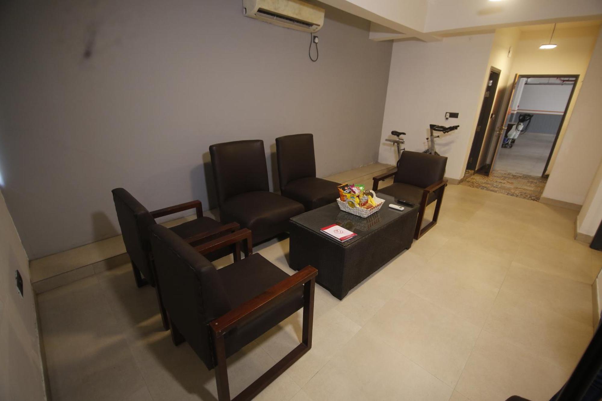 Virohaa Garden Hotel Газиабад Экстерьер фото