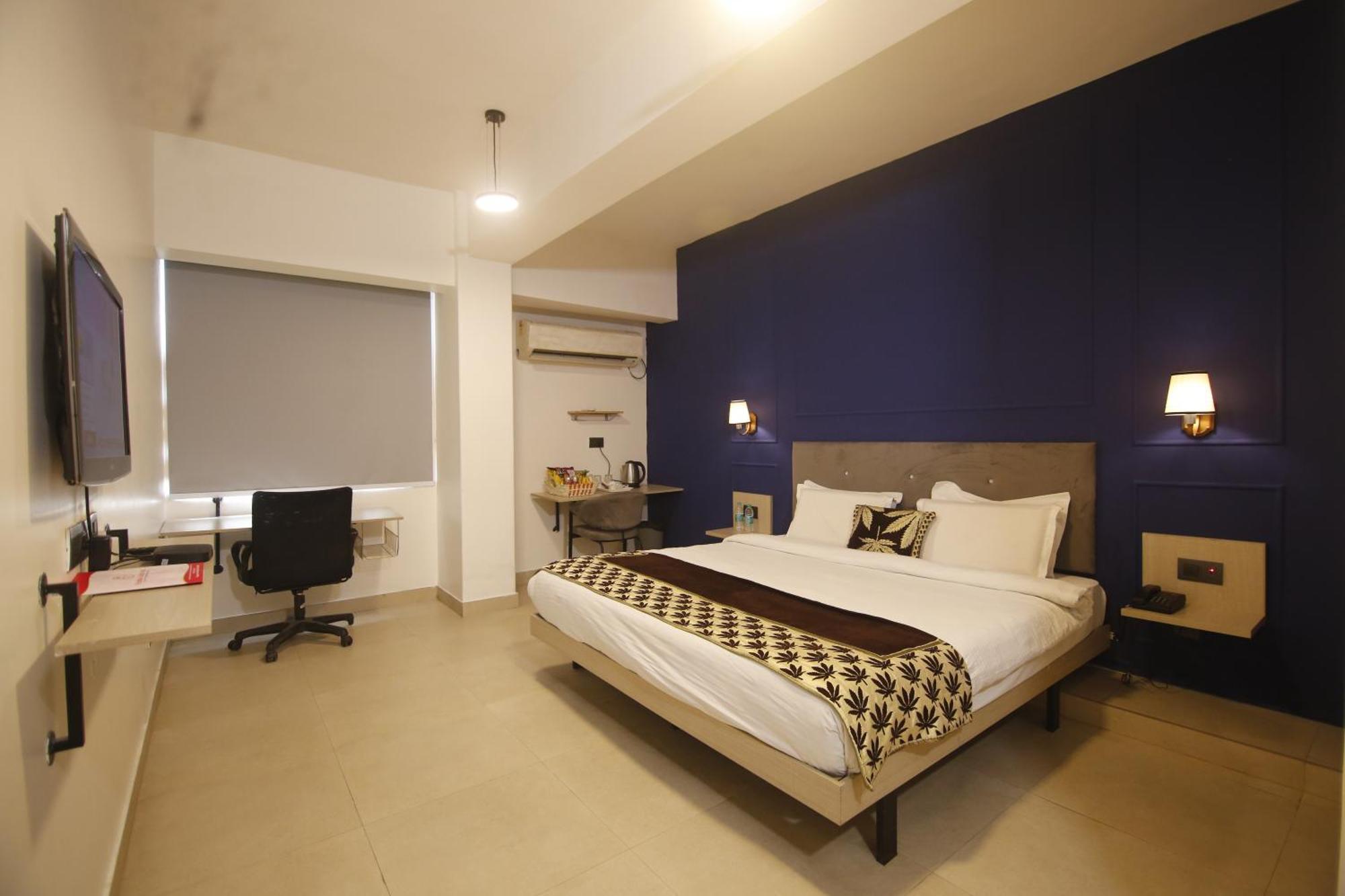 Virohaa Garden Hotel Газиабад Экстерьер фото